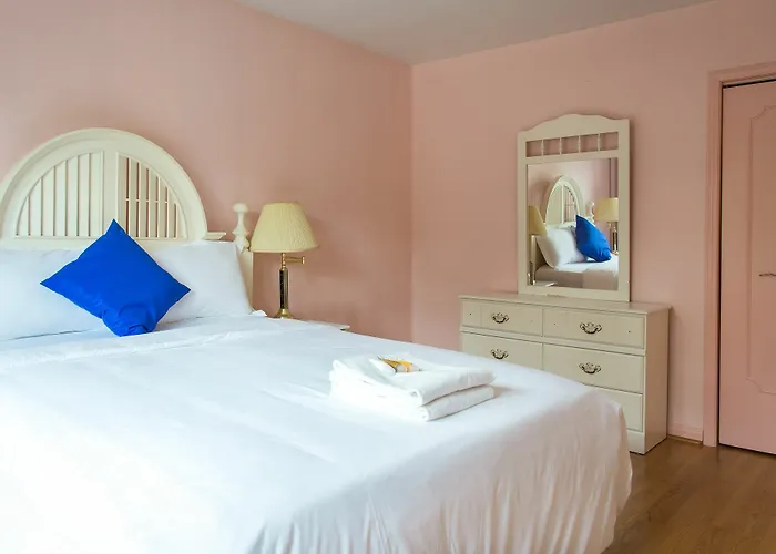 Charlton Suites Guest House Toronto