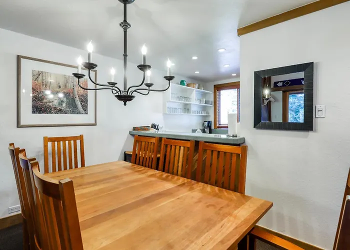 Comfortable And Functional Gold Bend Condo Truckee