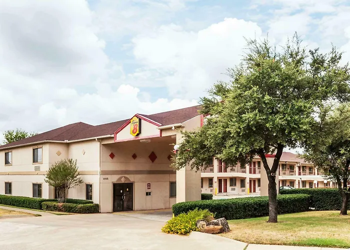 Super 8 By Wyndham Arlington East Hotel