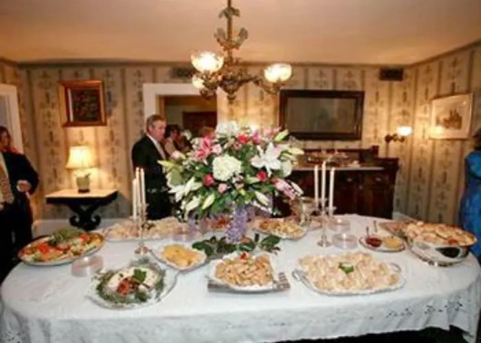 The Elms Bed And Breakfast