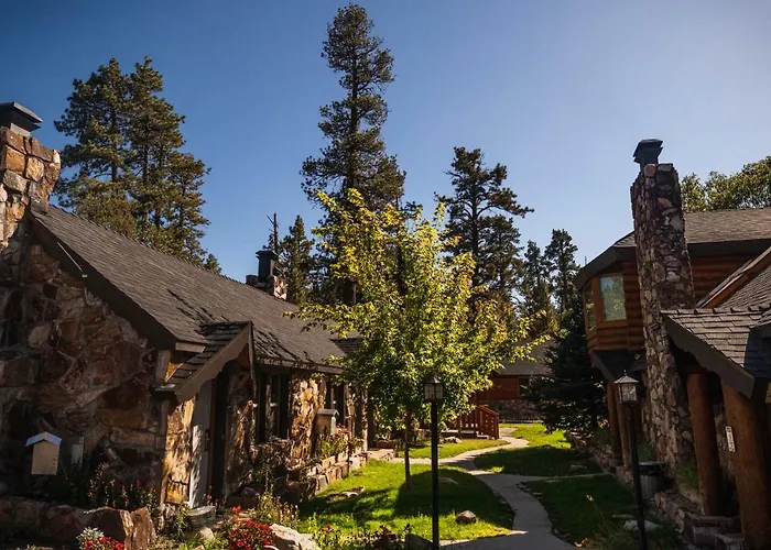 Embers Lodge & Cabins