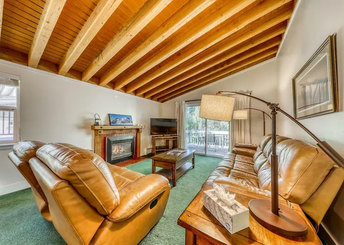 Single Level Ranch Condo In Elkhorn Sun Valley