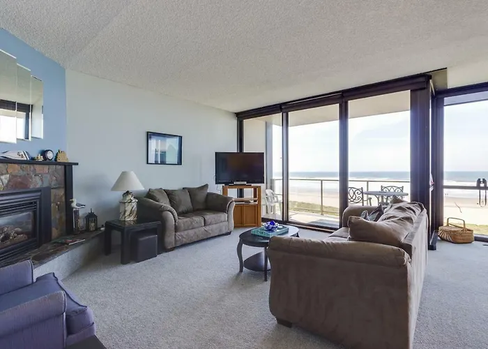 Sand & Sea: Haystack Rock Apartment Seaside