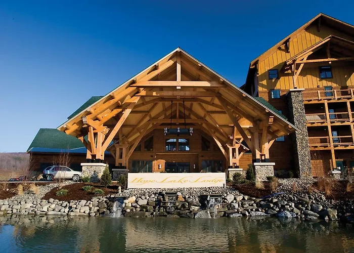 Hope Lake Lodge & Indoor Waterpark Cortland