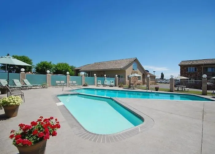 Econo Lodge Inn & Suites Vernal Near Dinosaur Monument