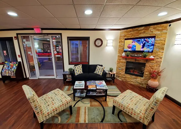 Super 8 By Wyndham Monticello Hotel