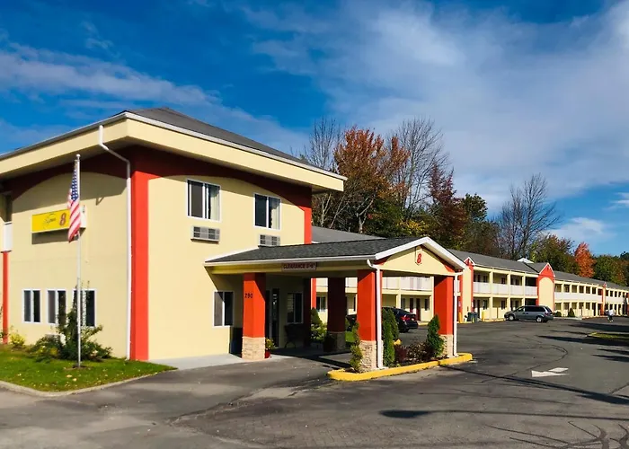 Super 8 By Wyndham Monticello Hotel