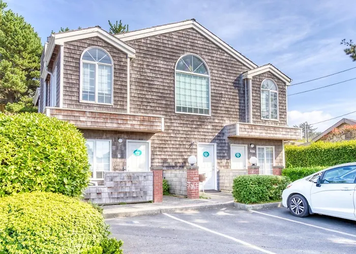 Beaches Inn | Puffins Place Cabana Cannon Beach
