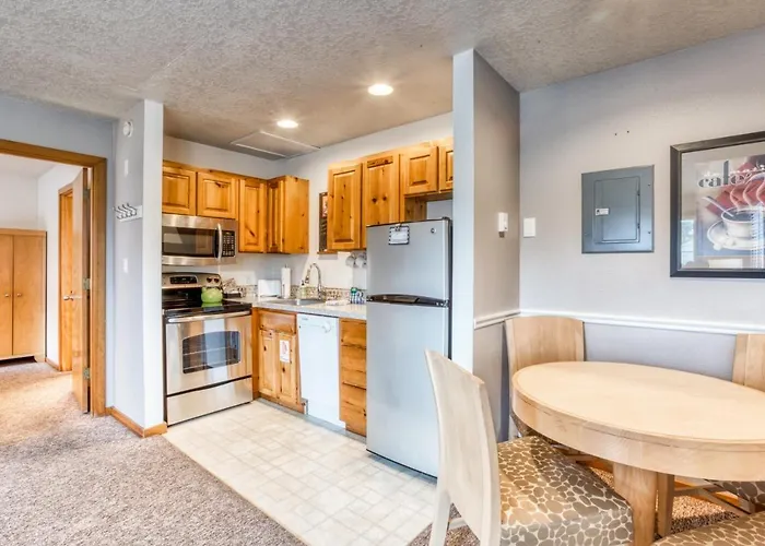Beaches Inn | Puffins Place Cabana Cannon Beach