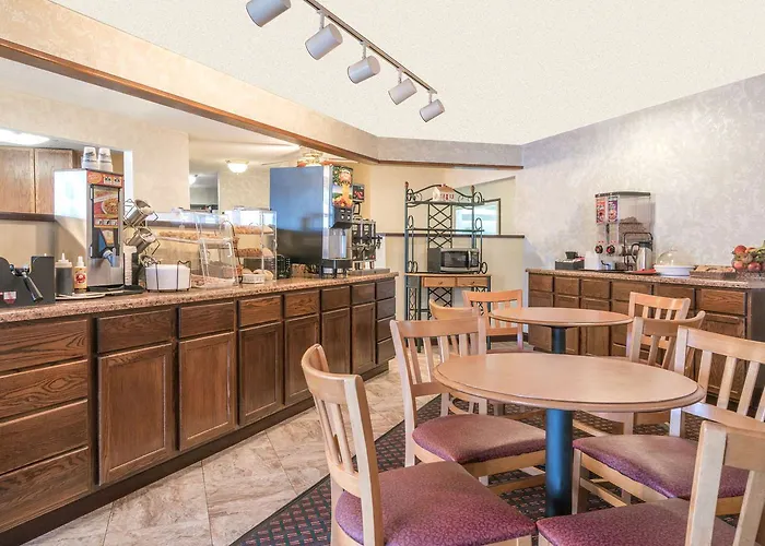 Howard Johnson By Wyndham West Fargo