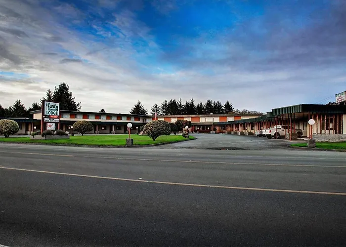 Curly Redwood Lodge