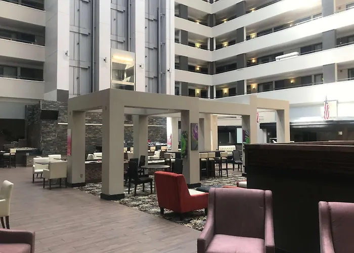 Ramada By Wyndham Southfield Hotel