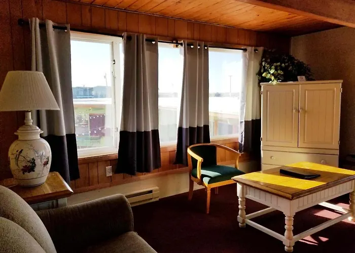 Islander Westport Hotel