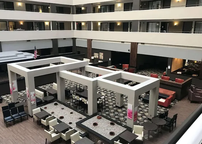 Ramada By Wyndham Southfield Hotel