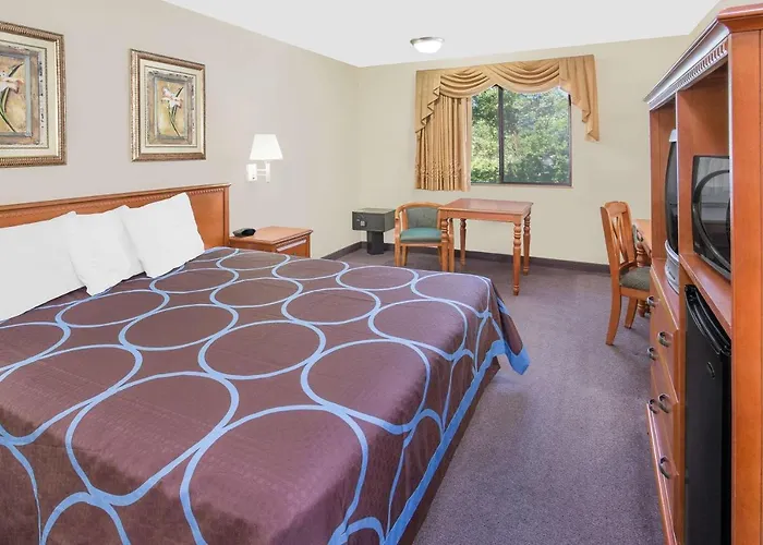 Super 8 By Wyndham Ashland Motel