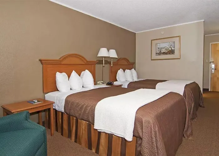 Norwood Inn & Suites Mankato