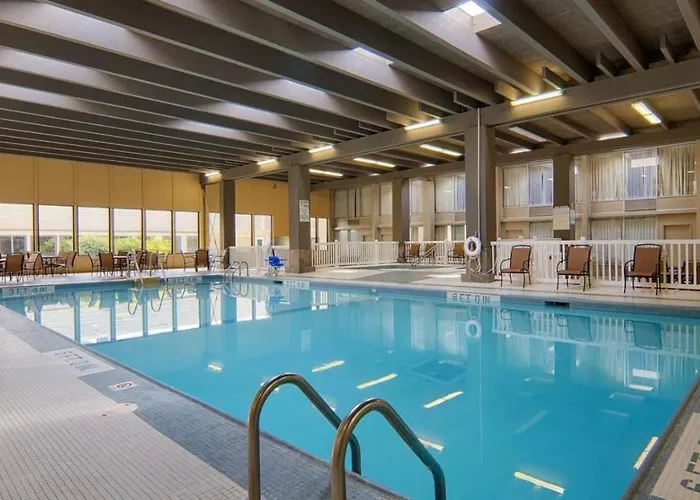 Norwood Inn & Suites Mankato