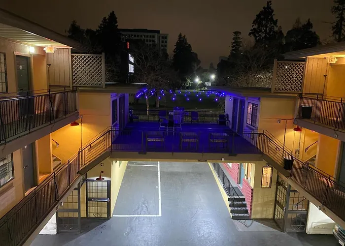 Westwind Lodge Oakland