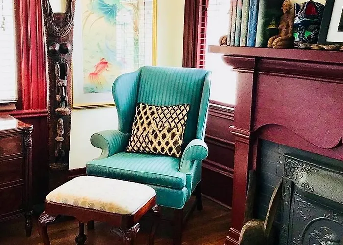 Elmwood 1820 Bed & Breakfast Inn