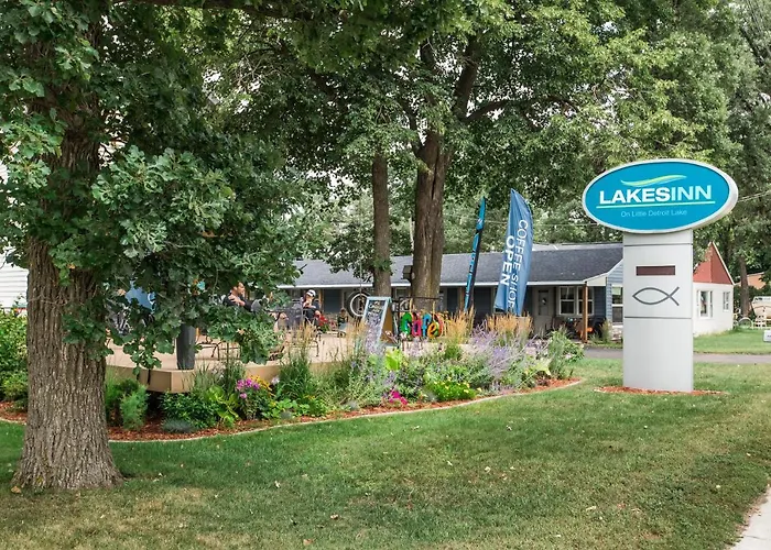 Lakes Inn