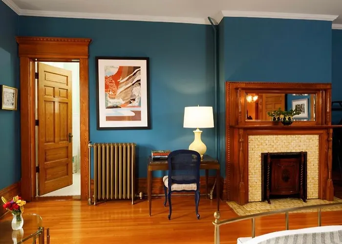 Castle La Crosse Bed & Breakfast